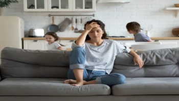 النساء اللواتي يندمن على الوقوع في "فخ" الأمومة