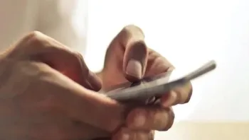 أبوظبي تطلق خط دعم نفسي على مدار الساعة