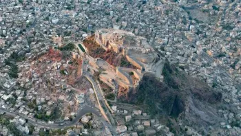 تعز: زوار قلعة القاهرة يشكون من جبايات غير قانونية