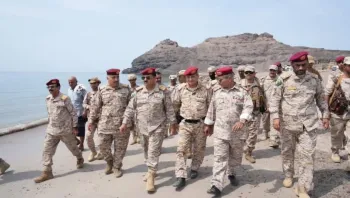 القوات اليمنية ترفع جاهزيتها القتالية في باب المندب