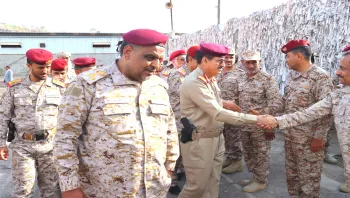وزير الدفاع يتفقد القاعدة الإدارية بعدن ومستشفى باصهيب العسكري