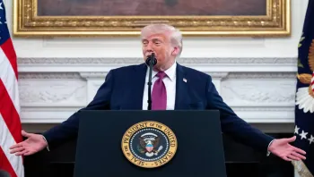 ترمب: سنهاجم أي قارب يضع ألغاماً في مضيق هرمز
