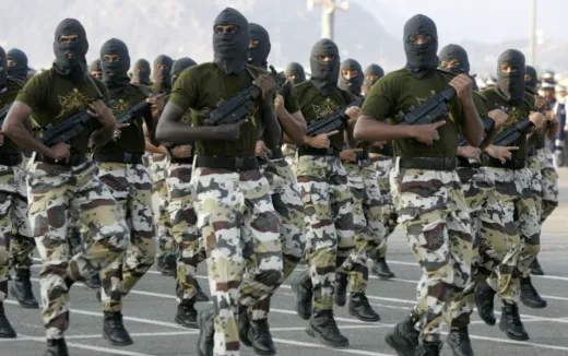 باكستان تنشر آلاف الجنود على الحدود السعودية اليمنية لمواجهة الحوثيين وسط تصاعد التوتر الإقليمي