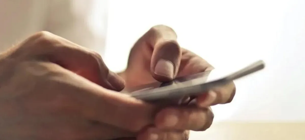 أبوظبي تطلق خط دعم نفسي على مدار الساعة