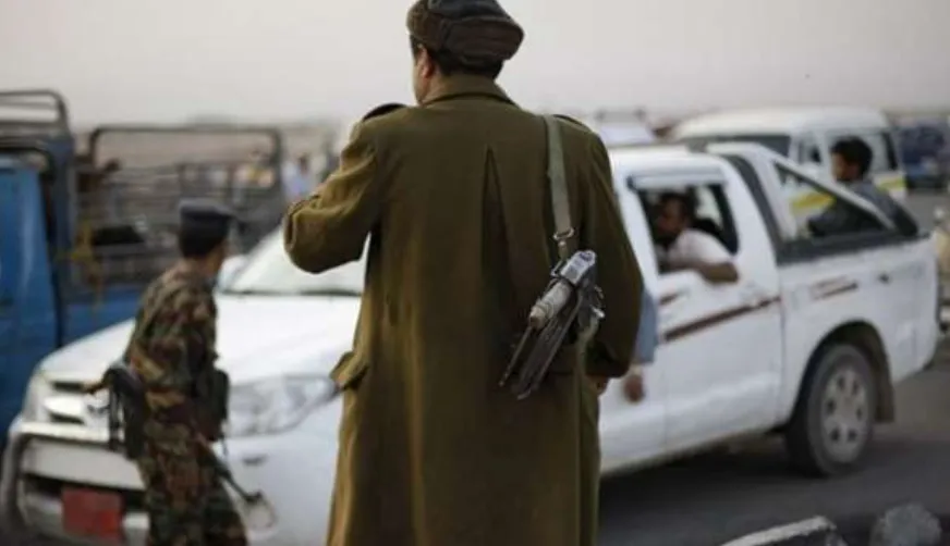 حوثيون يفرضون جبايات مالية على المسافرين في نقيل سمارة بإب