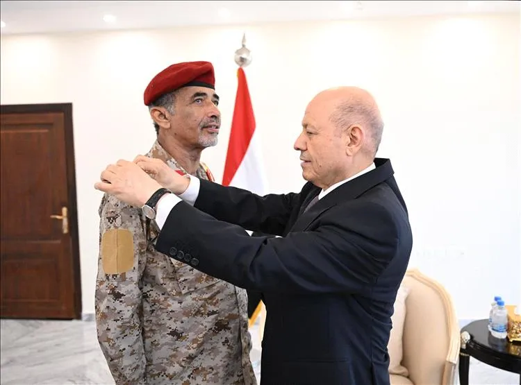 العمري يدافع عن الصبيحي: لا يُقاس بلحظة أسر بل بتاريخ من الشجاعة والشرف العسكري