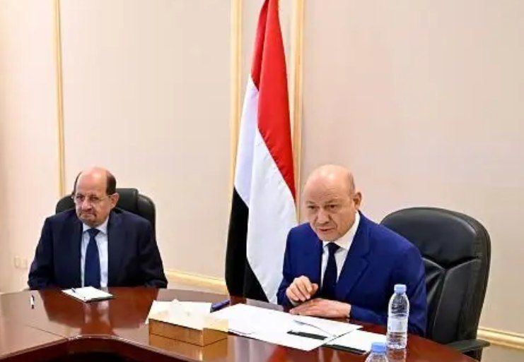 الحكومة اليمنية: ندين المحاولات المتكررة للنظام الإيراني للزج باليمن وشعبه في حروب عبثية