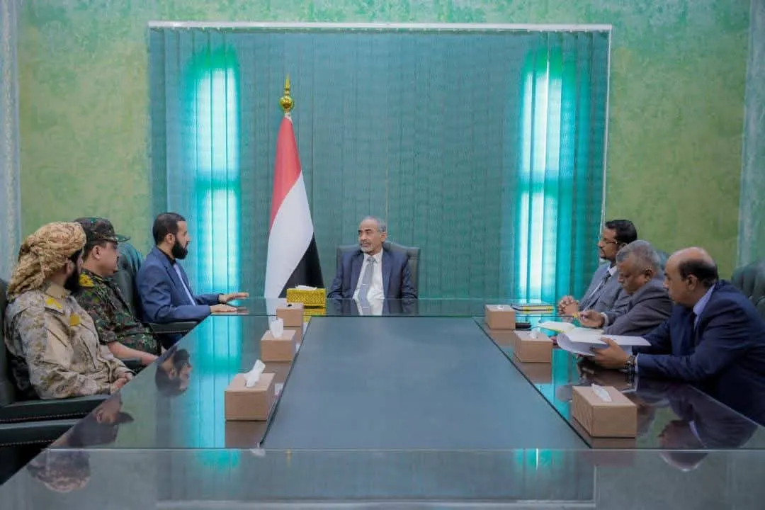 الفريق محمود الصبيحي يشدد على مضاعفة تقديم الخدمات للمواطنين في أبين