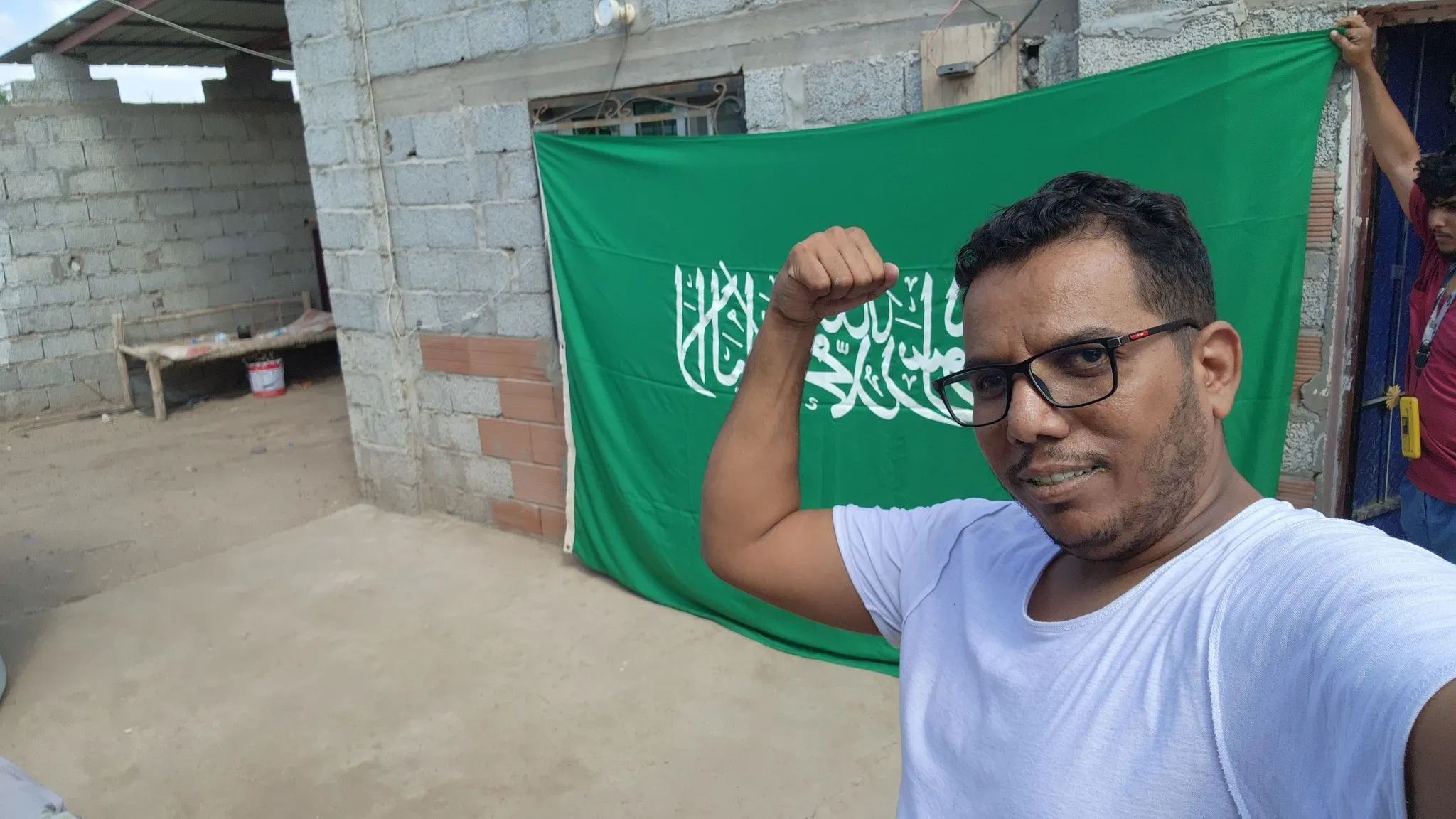 إعلامي جنوبي يدعو لتنظيم وقفة احتجاجية في عدن تضامناً مع السعودية ودول الخليج العربي