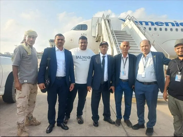 قيادات جنوبية تتجه إلى الرياض بدعوة رسمية.. تحركات سياسية وعسكرية لافتة