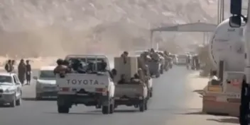 رتل عسكري ضخم من قوات "درع الوطن" يتجه نحو عدن رتل عسكري ضخم من قوات "درع الوطن" يتجه نحو عدن