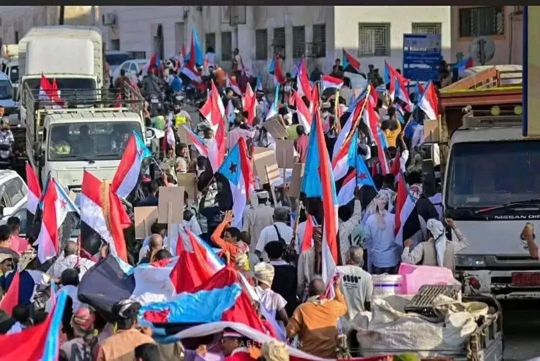 حضرموت تتهم الانتقالي بالتحريض: اندساس مسلحين وإطلاق نار لجرّ المكلا إلى الفوضى