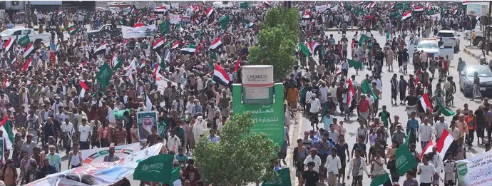 تظاهرة شعبية في المخا تؤكد التضامن مع السعودية ودول الخليج والأردن تظاهرة شعبية في المخا تؤكد التضامن مع السعودية ودول الخليج والأردن