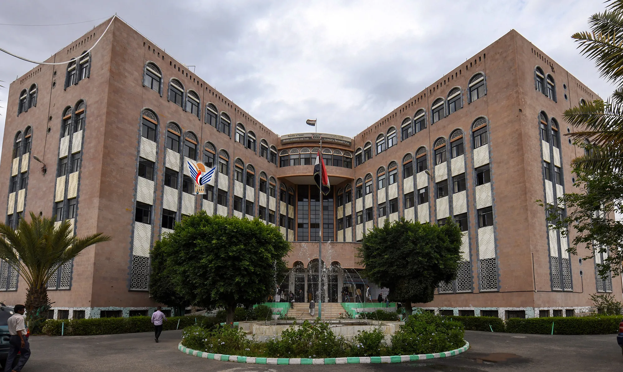 ميليشيا الحوثي في صنعاء تشطب أكثر من 4 آلاف وكالة تجارية وتهدد استقرار السوق اليمني