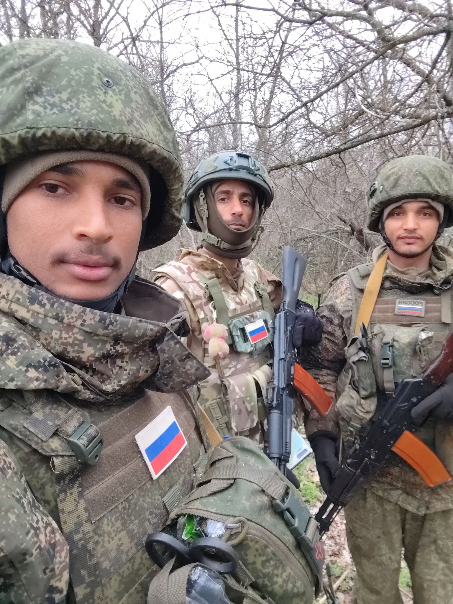 “الموت الأحمر”.. يمنيون يحذرون من مصير قاتم لمن يفكر بالقتال إلى مع روسيا “الموت الأحمر”.. يمنيون يحذرون من مصير قاتم لمن يفكر بالقتال إلى مع روسيا