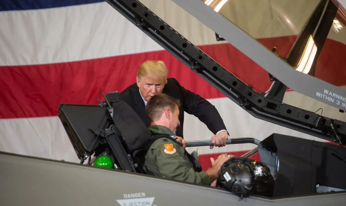 ترامب: نفذنا أجرأ عملية إنقاذ بالتاريخ والطيار كان في الجبال