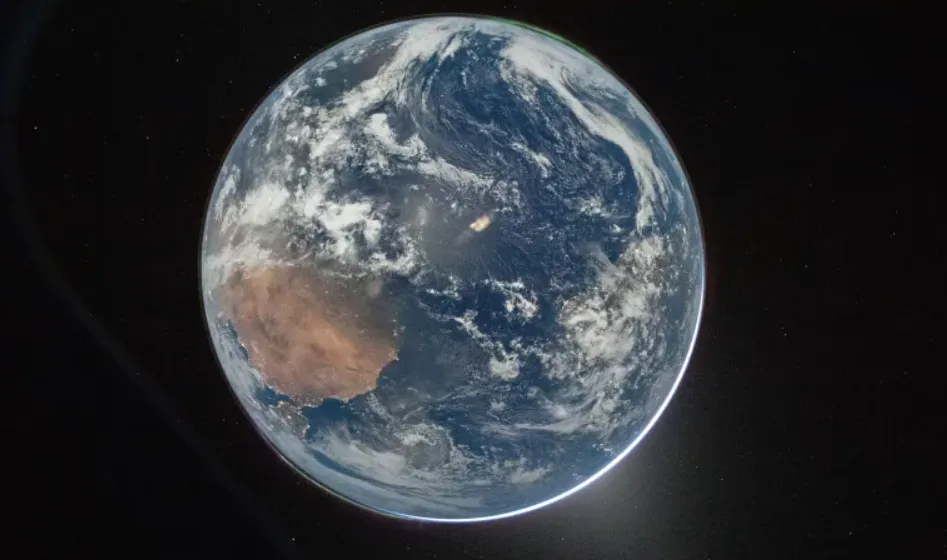 أول صور من الفضاء.. أرتميس تكشف وجهين للأرض فأيهما الحقيقي؟