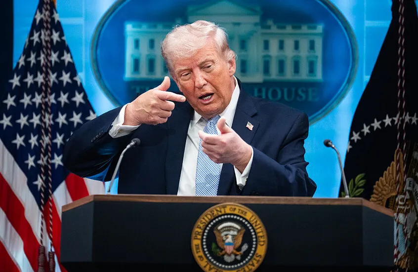 ترامب يهدد بـ"اندثار حضارة بأكملها" الليلة ويعلن تغيير النظام في إيران ترامب يهدد بـ"اندثار حضارة بأكملها" الليلة ويعلن تغيير النظام في إيران