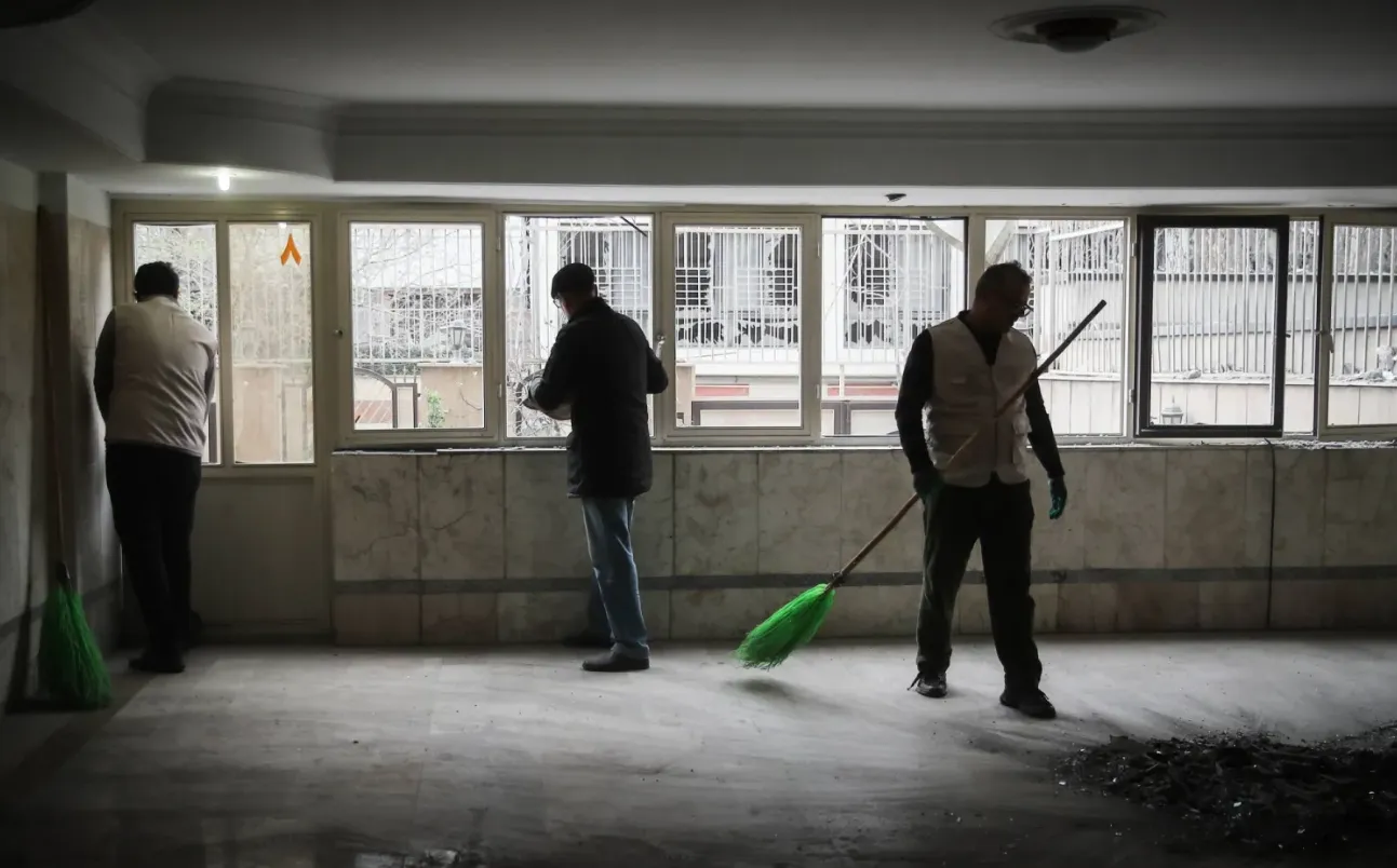 مسؤول إيراني يدعو الشباب لتشكيل «سلاسل بشرية» حول محطات الكهرباء مسؤول إيراني يدعو الشباب لتشكيل «سلاسل بشرية» حول محطات الكهرباء