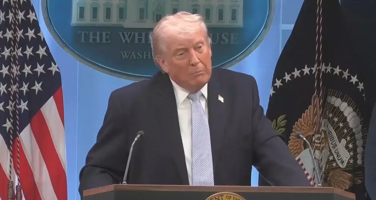 ترامب يأمر ببدء حصار بحري على إيران في مضيق هرمز ترامب يأمر ببدء حصار بحري على إيران في مضيق هرمز