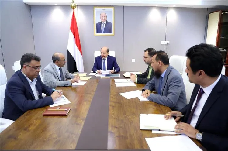 اجتماع طارئ برئاسة الزنداني في عدن: قرارات حاسمة لإنقاذ الكهرباء والغاز ووقف تدهور الخدمات اجتماع طارئ برئاسة الزنداني في عدن: قرارات حاسمة لإنقاذ الكهرباء والغاز ووقف تدهور الخدمات