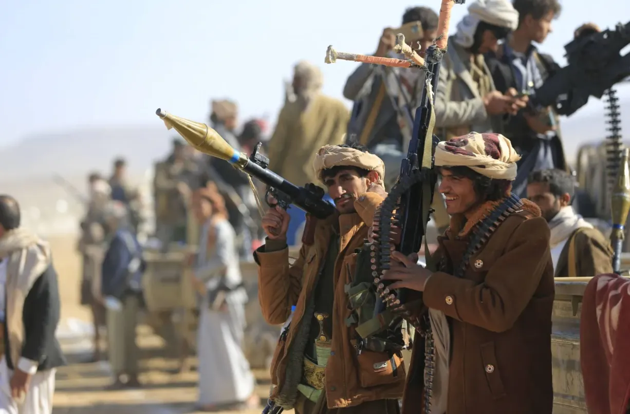 مليشيا الحوثي تُغرق مناطق سيطرتها في دوامة الفوضى الشاملة مليشيا الحوثي تُغرق مناطق سيطرتها في دوامة الفوضى الشاملة