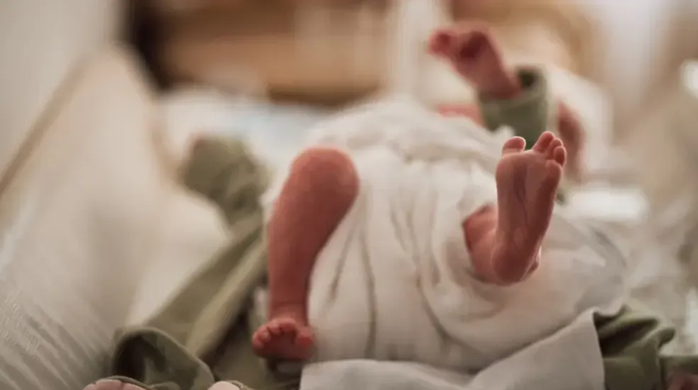 اختلفا حول سعر بيع طفل فانكشف الأمر.. المؤبد لعصابة الاتجار بالبشر في مصر