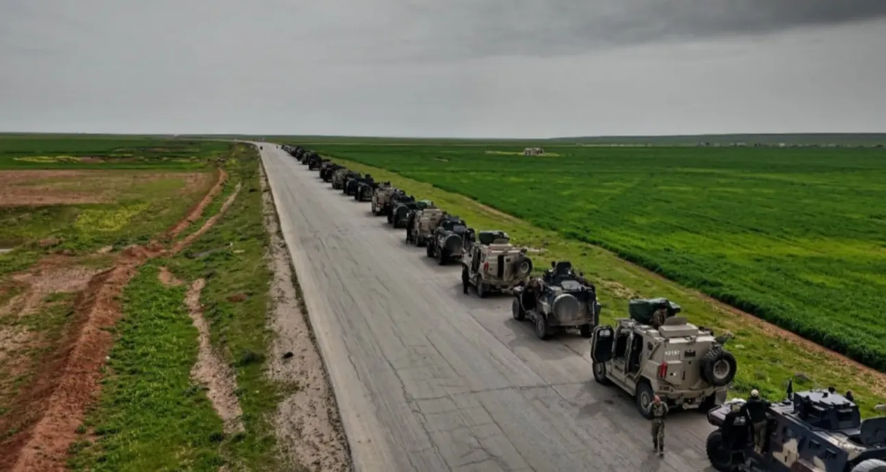 الجيش السوري يتسلم قاعدة قسرك بعد انسحاب التحالف الدولي