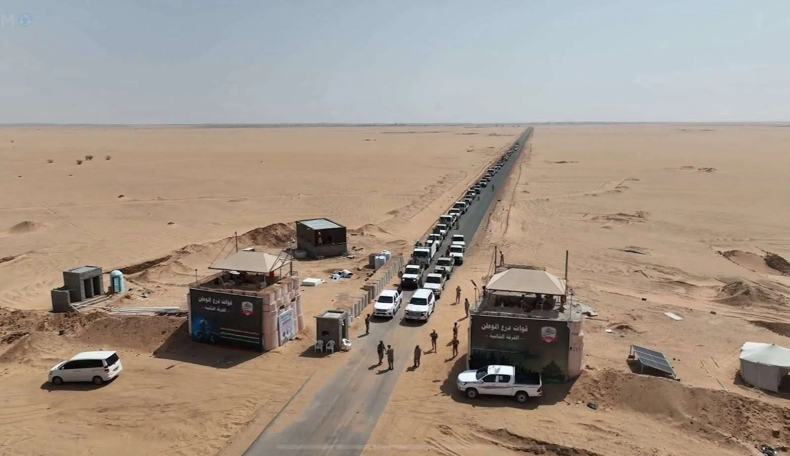 قوات الطوارئ بالعبر تتخذ إجراءات صارمة لتنظيم حركة الشاحنات