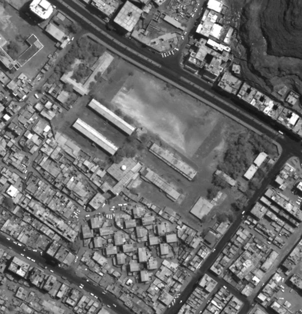 توجيهات محافظ عدن بتحويل معسكر 20 يونيو في صيرة إلى مجمع تربوي متكامل