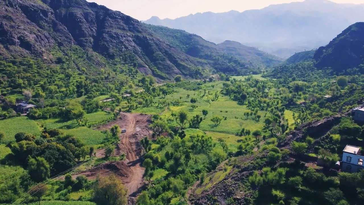 فرض جبايات غير قانونية على قواطر المياه في طريق تعز