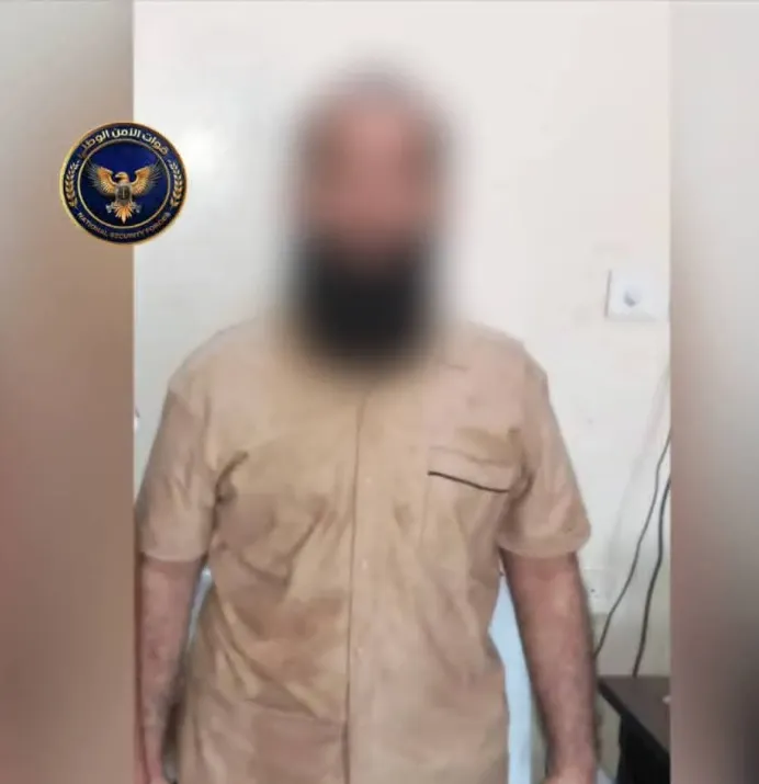 قوات طوق عدن تلقي القبض على متهم بسرقة طقم عسكري بمنفذ العلم