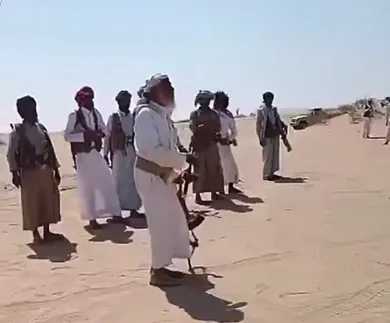 الجوف.. شيخ قبلي برسالة حادة: من يتخلف عن مواجهة الحوثيين يسلم سلاحه لزوجته