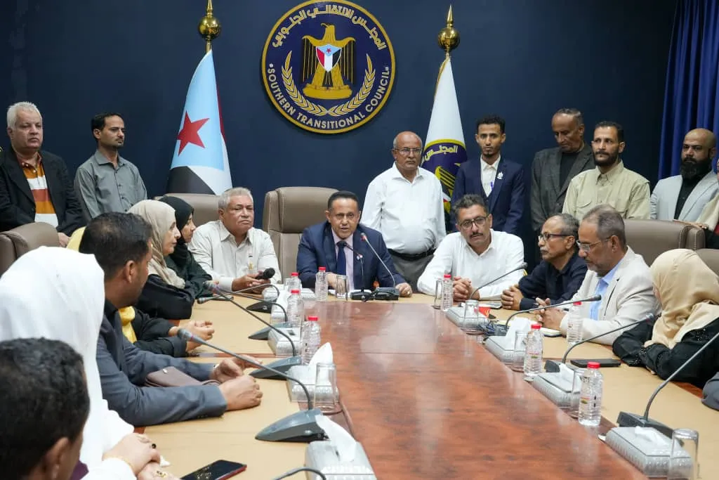 ألف ريال سعودي حافزًا شهريًا لعودة مؤسسات الانتقالي المنحل