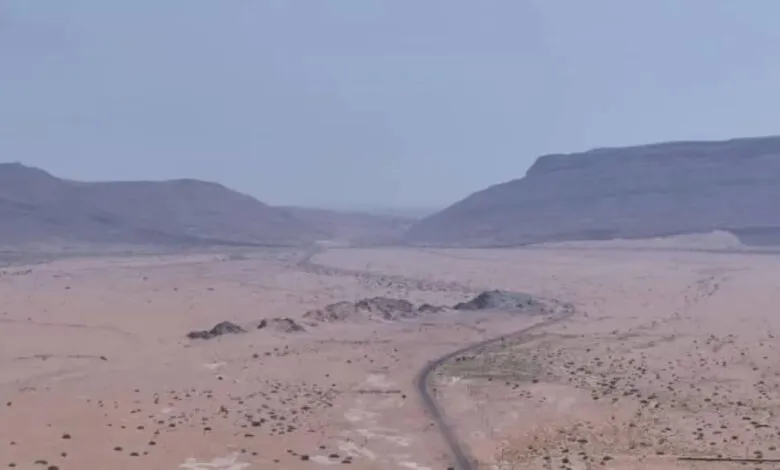 هجوم حوثي بطائرة مسيّرة يعطل حركة السير في طريق مأرب – البيضاء