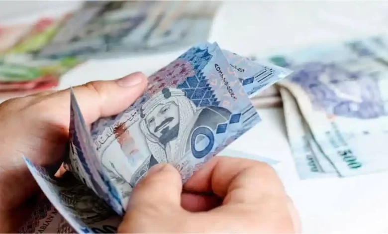 عامل في محل صرافة بعدن يلتهم نحو 150 ألف ريال سعودي.. وعند التحقيق كانت المفاجأة