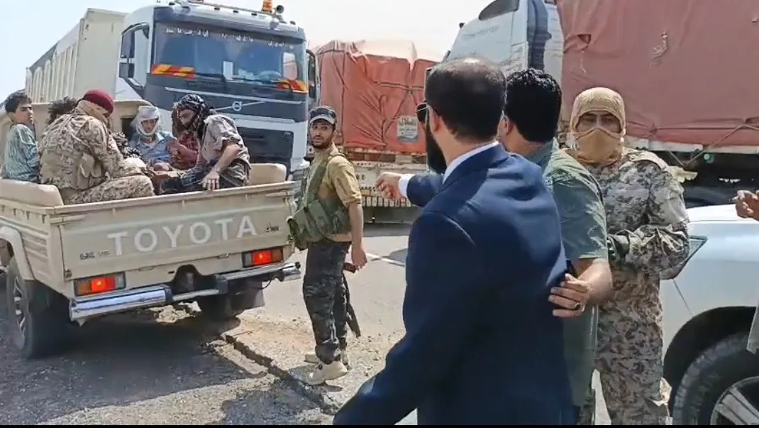 محافظ أبين يقود حملة أمنية لرفع نقطة جبايات مستحدثة شرق زنجبار