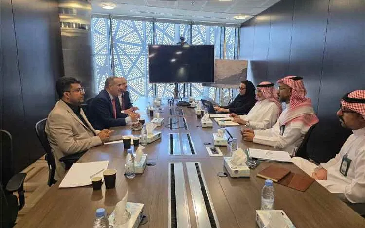 بحيبح يستعرض مع البرنامج السعودي مشاريع دعم القطاع الصحي في اليمن