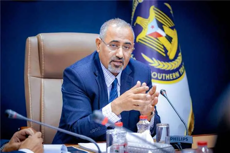 الجحافي يكشف انتقال الزُبيدي إلى بريطانيا لاستكمال إجراءات اللجوء السياسي