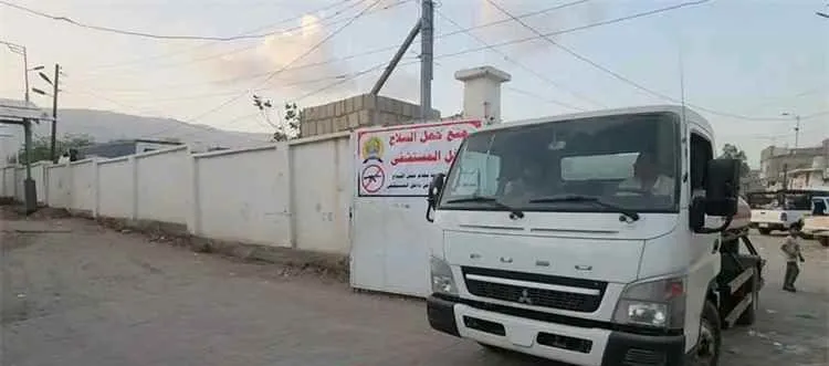 قوات درع الوطن تزود مستشفى محنف في لودر بالديزل لتأمين تشغيل الأقسام الحيوية