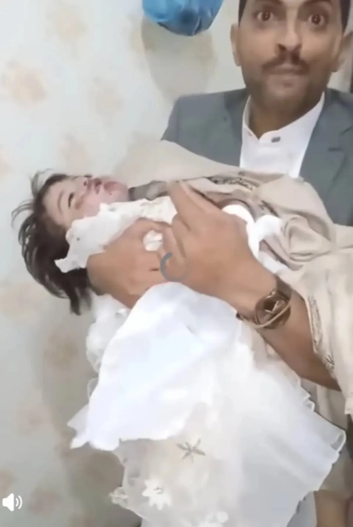 بسبب "الإهمال الطبي".. وفاة طفلة في عمران تحوّل قضيتها إلى رأي عام