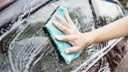 السعودية تنهي حقبة غسيل السيارات يدوياً في السعودية.. وتمهل اصحابها لانتهاء رخصها