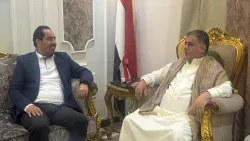 وزير الشباب ورئيس الاتحاد يناقشان أوضاع الكرة اليمنية وسبل حل موضوع أندية عدن