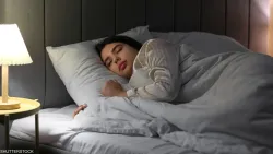 خبيرة تحذر: "عنصر غريب" داخل غرفتك قد يفسد نومك