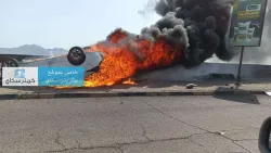 احتراق سيارة بعد اصطدامها بعمود إنارة في عدن