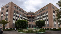 ميليشيا الحوثي في صنعاء تشطب أكثر من 4 آلاف وكالة تجارية وتهدد استقرار السوق اليمني