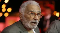 مصر.. الفنان عبدالرحمن أبو زهرة في العناية المركزة