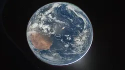 أول صور من الفضاء.. أرتميس تكشف وجهين للأرض فأيهما الحقيقي؟