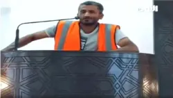 فيديو.. عامل يمني يبهر المصلين بخطبة فصيحة في مسجد سعودي بعد تأخر الخطيب