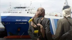 صحيفة أمريكية: الحوثيون قد يبدأون فرض رسوم على السفن في “باب المندب”